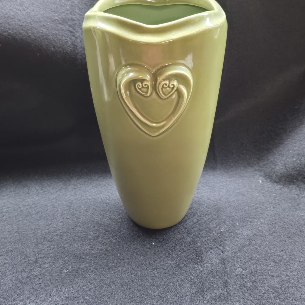 Olive Heart Design Vase